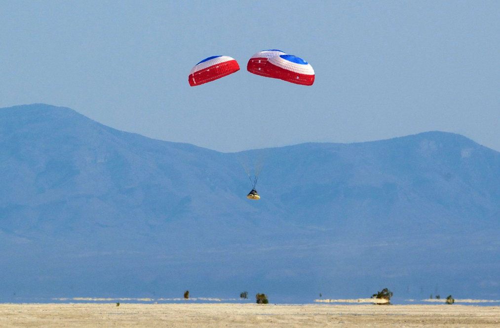 Starliner se snáší na White Sands Space Harbor / Foto: NASA, Bill Ingalls