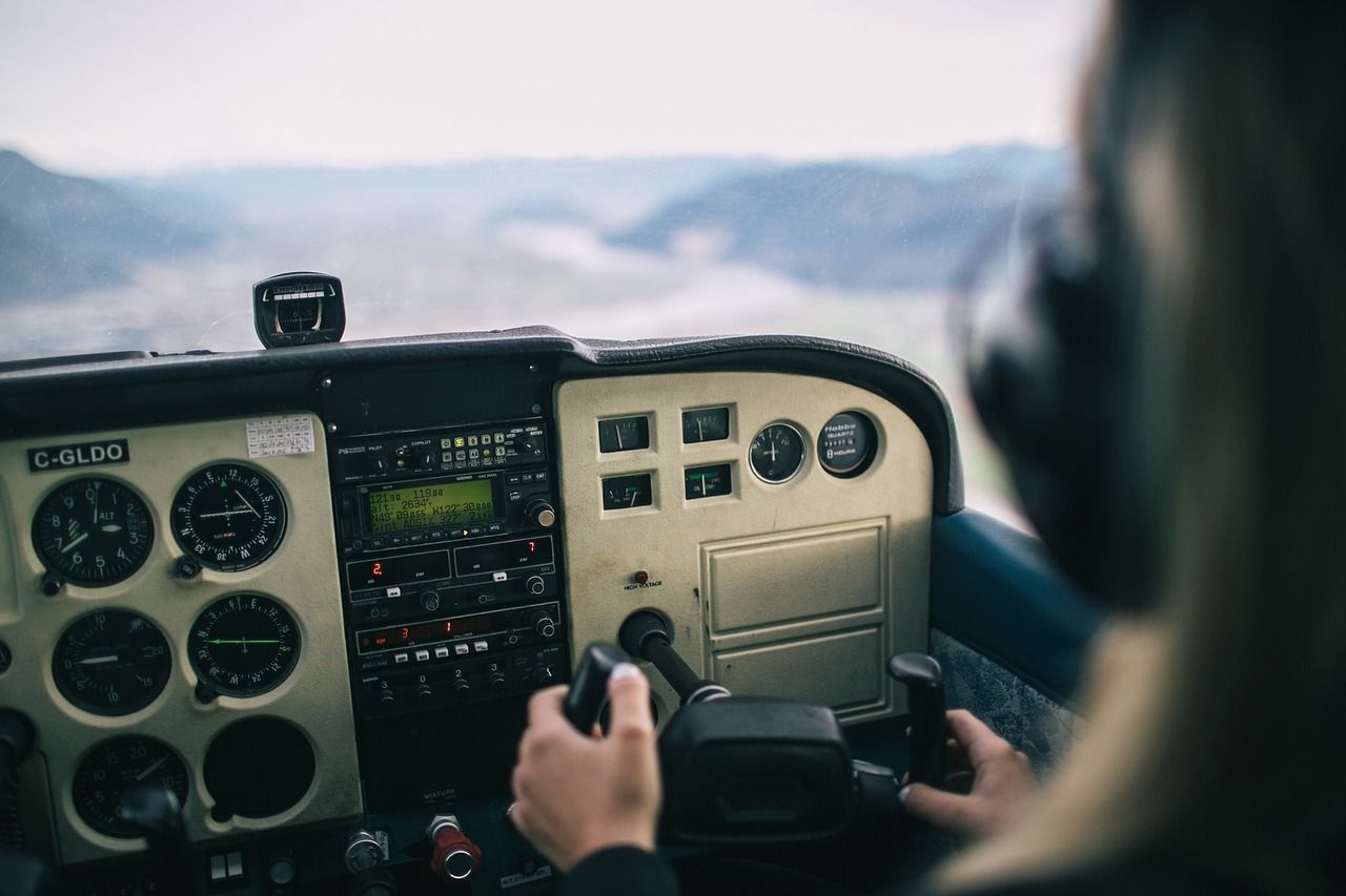 Průkaz radiotelefonisty musí mít pilot nejpozději před prvním sólem