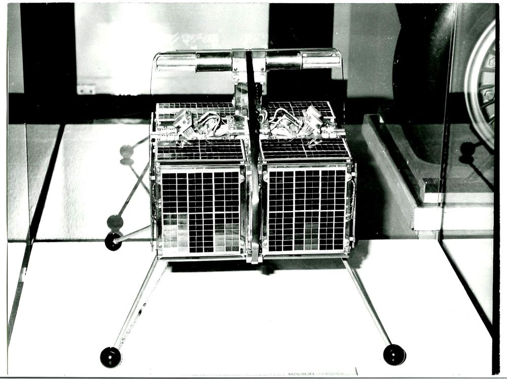 Nehermetizovaný patnáctikilový subsatelit Magion 1 startoval až po Remkovi, v říjnu 1978