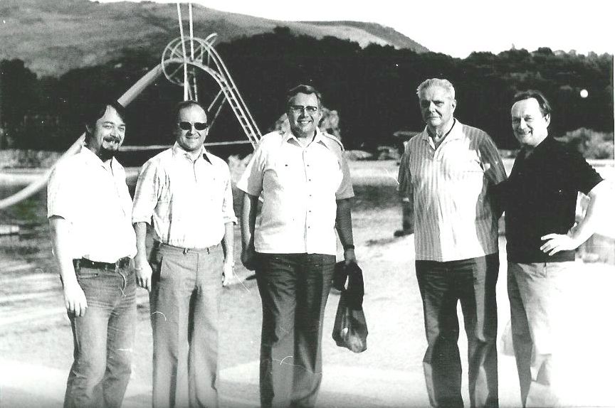 Čs. výprava na astronautickém kongresu v Dubrovníku v říjnu 1978: zprava lékař doc. Josef Dvořák, prof. Rudolf Pešek, specialista na mimozemské civilizace, Dr. Václav Bumba (t. č. ředitel AU ČSAV), Vladimír Remek a autor