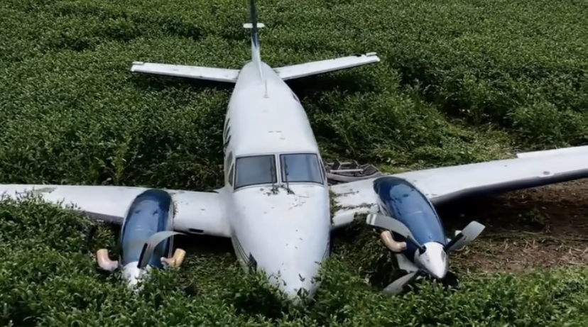 Beechcraft King Air C90A po přistání na poli v okrese Benton / Foto: Instagram.com