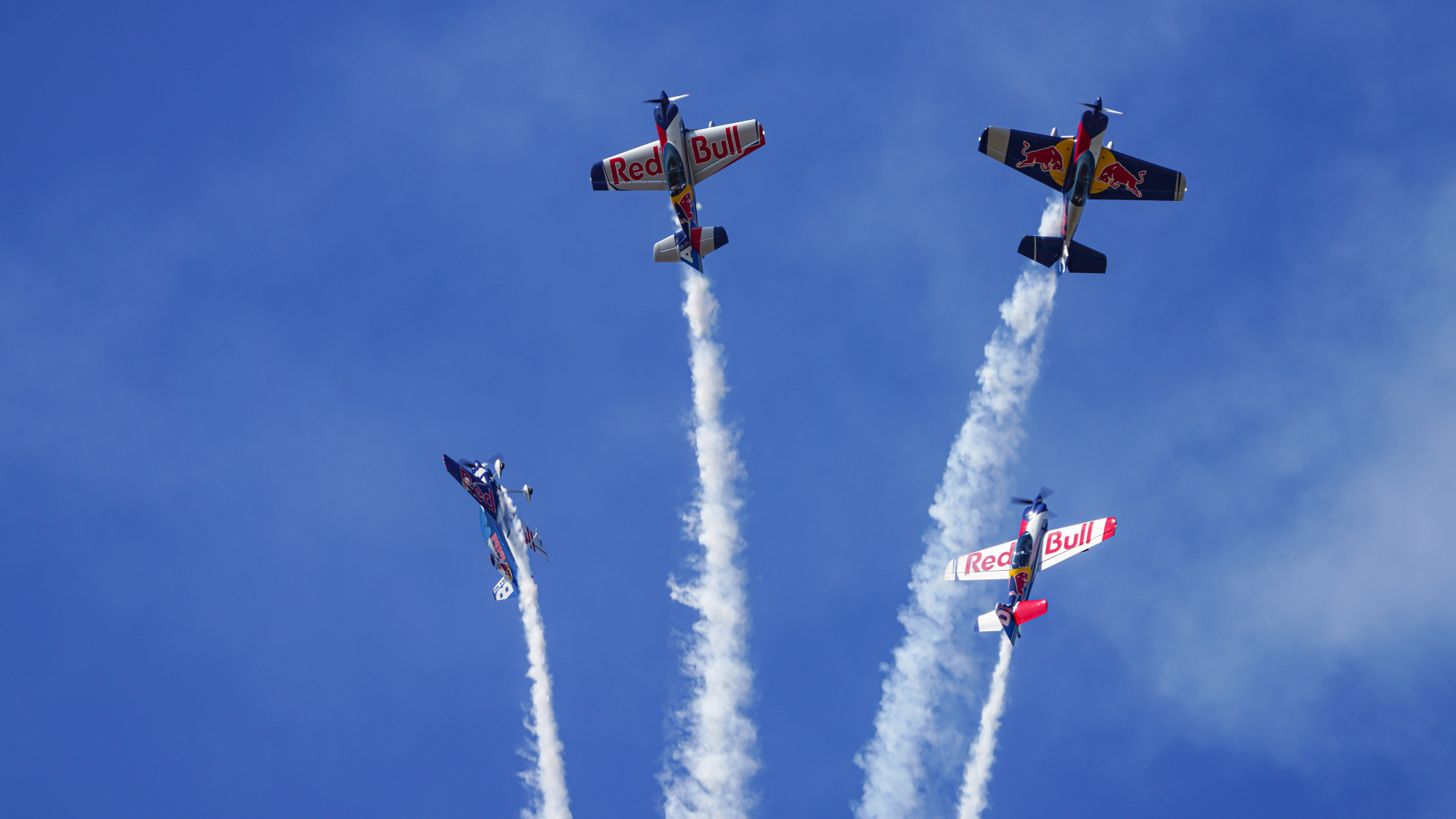 Letouny XtremeAir XA42, Flying Bulls Aerobatics Team / Foto: Facebook.com @The Flying Bulls – aerobatics team