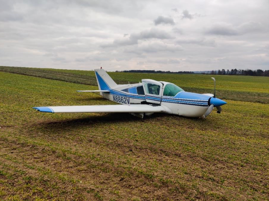 Nouzové přistání letounu BELLANCA-1731 ATC / Foto: uzpln.cz