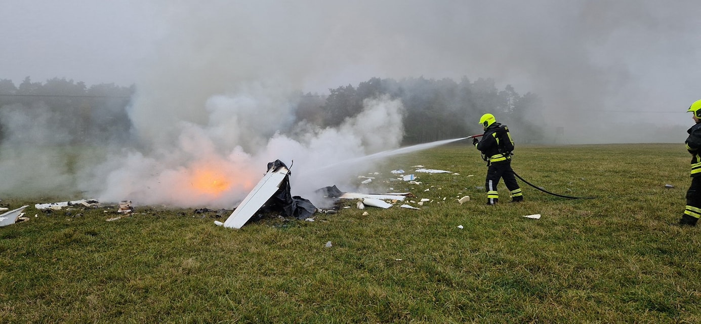 V Ralsku havarovalo letadlo / Foto: Facebook.com @Hasiči Mimoň