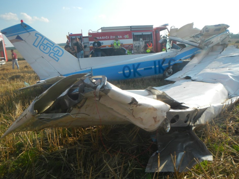 Trosky letounu Cessna 152 na místě letecké nehody / Foto: Závěrečná zpráva CZ-21-0644 uzpln.cz
