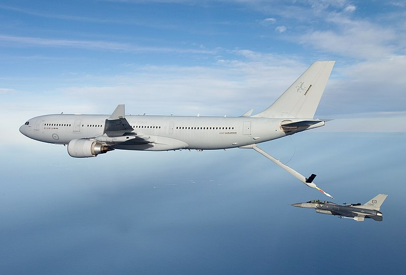 Tankování stíhačky pomocí letounu Airbus A330 Voyager