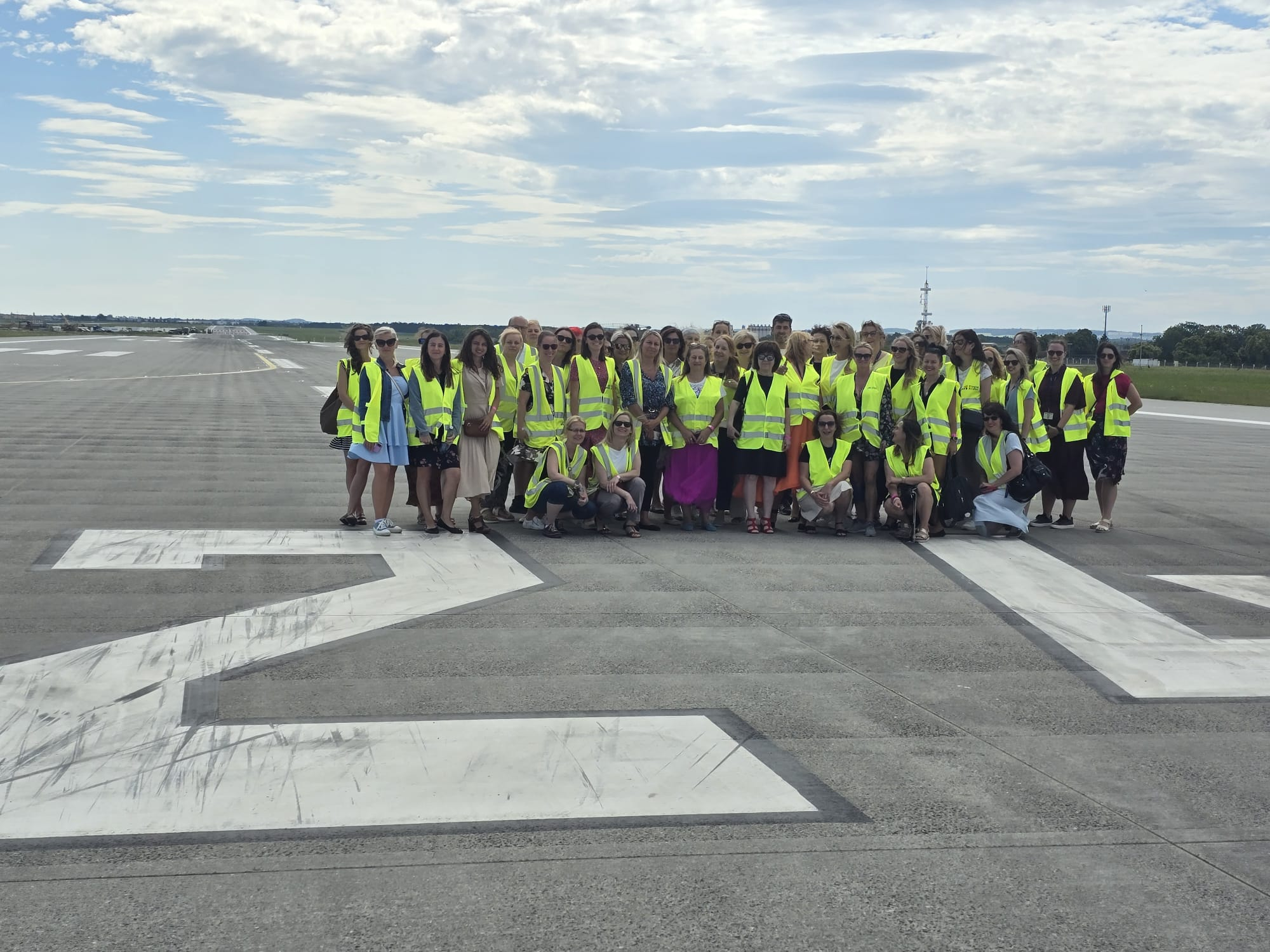 Ženy v letectví se tentokrát vydaly podívat na stavební práce v okolí RWY 06/24