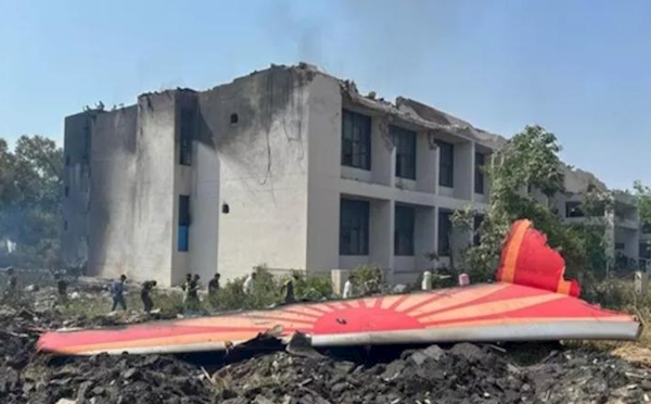 Předběžná zpráva k pádu Boeingu 787 společnosti Air India