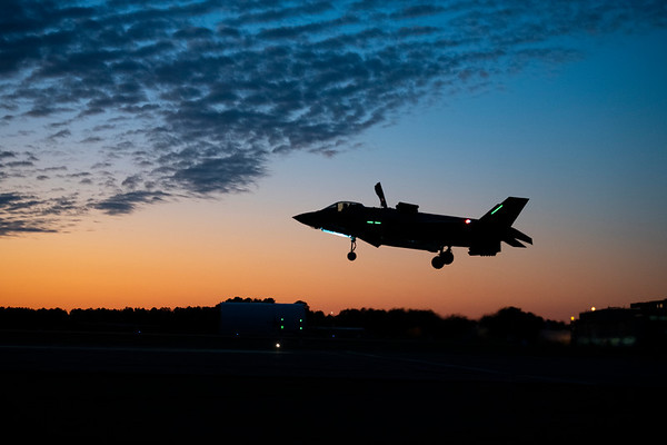 Britský F-35B znovu ve vzduchu: Po 38 dnech v indické Kérale odletěl zpět na letadlovou loď