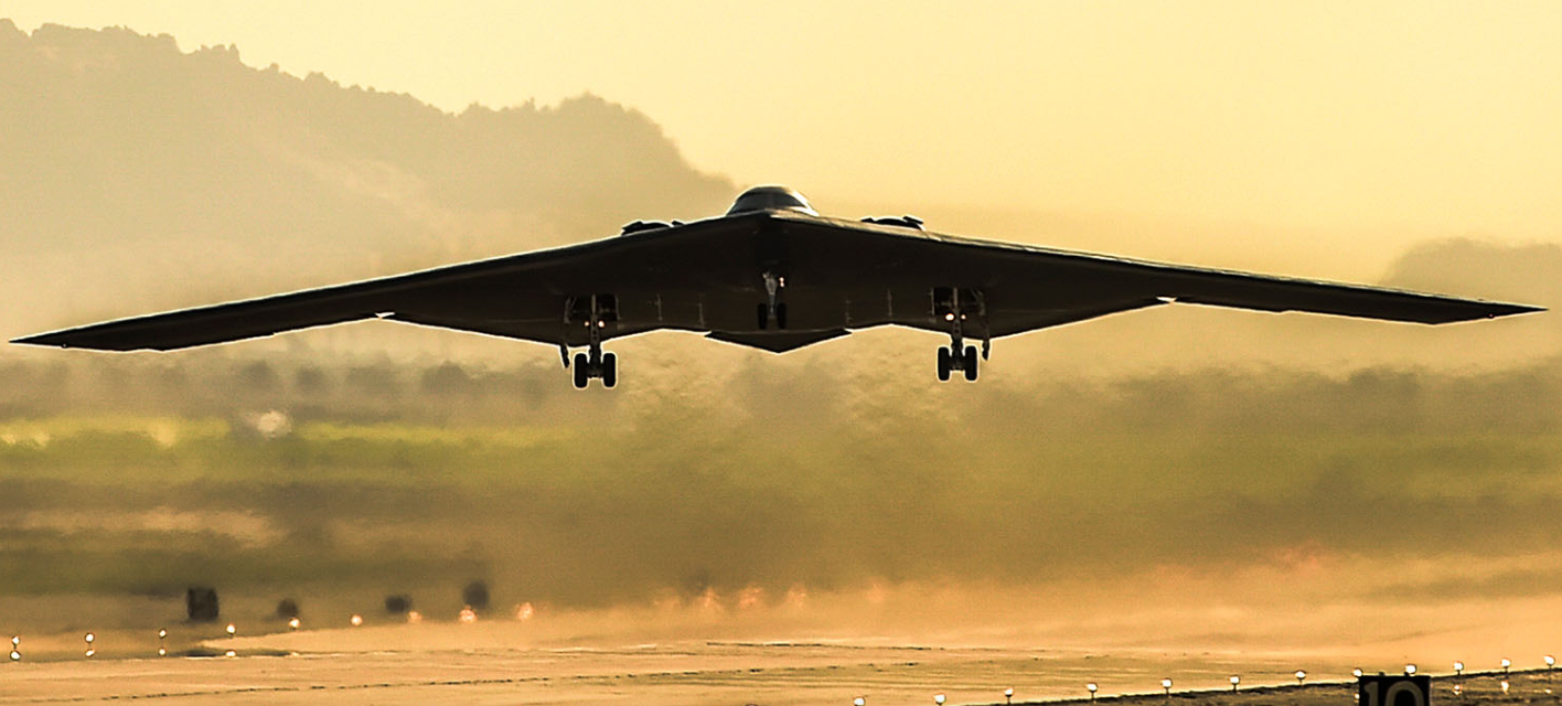 Oslnivá letecká show nad Aljaškou: B-2 Spirit a stíhačky F-35 v akci při historickém summitu Trumpa s Putinem