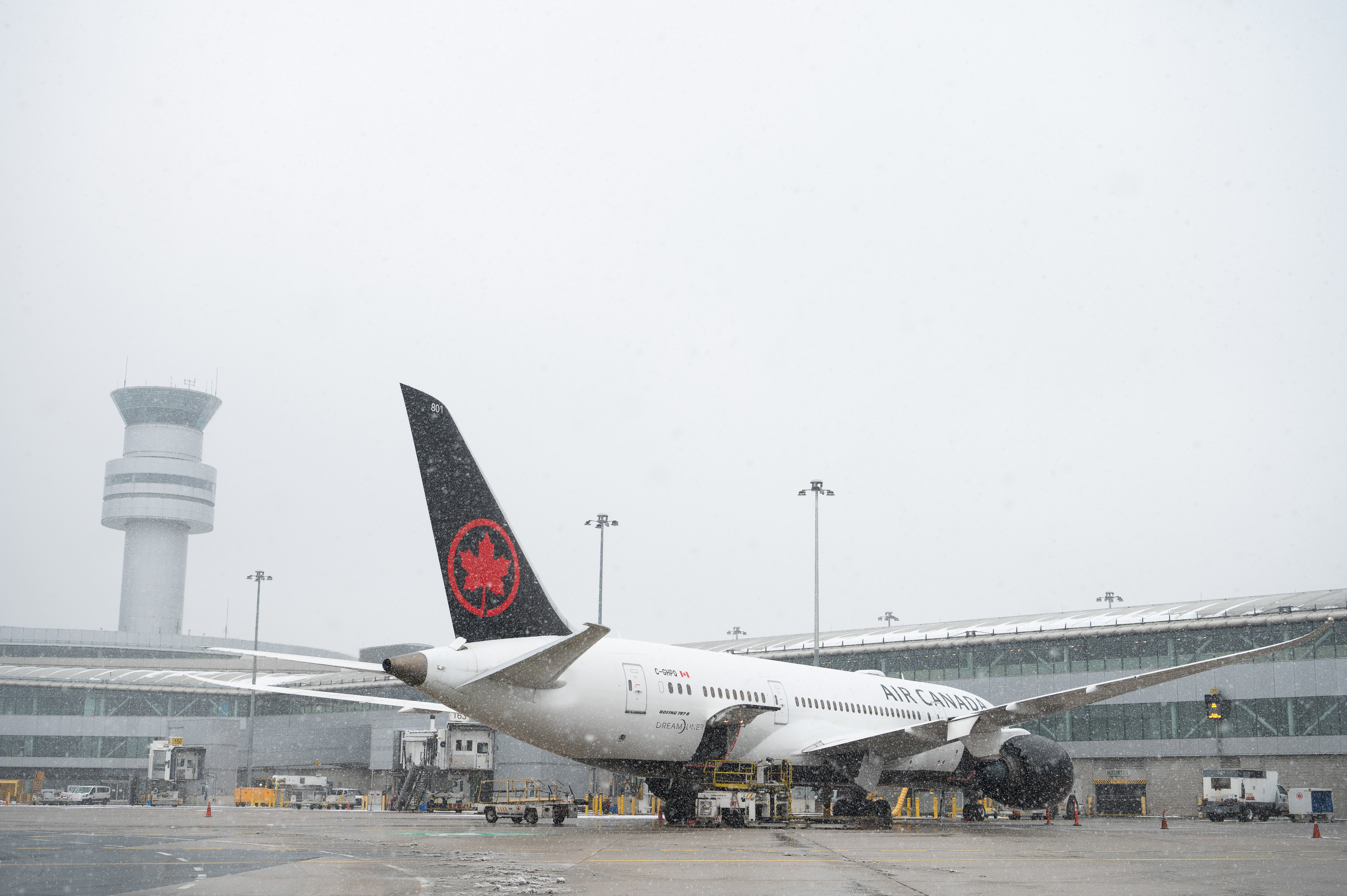 Air Canada zcela přerušuje provoz: Stávka letušek vyvolala letecké trable