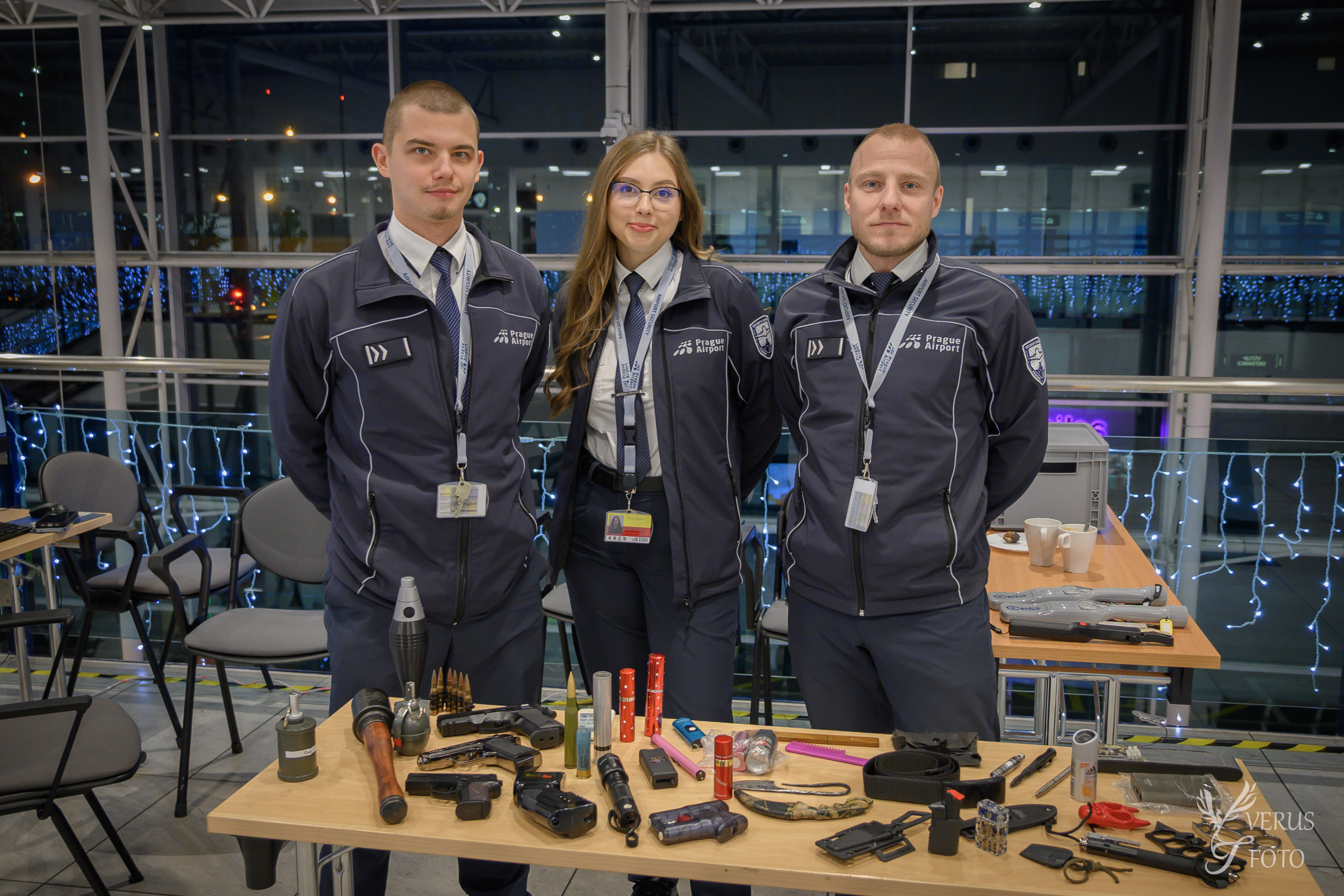 Ukázka nebezpečných věcí, které se pasažéři pokouší pronést na palubu 