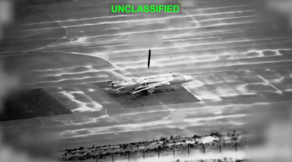 Snímek ze záznamu z útoku na Írán zveřejněné americkou armádou