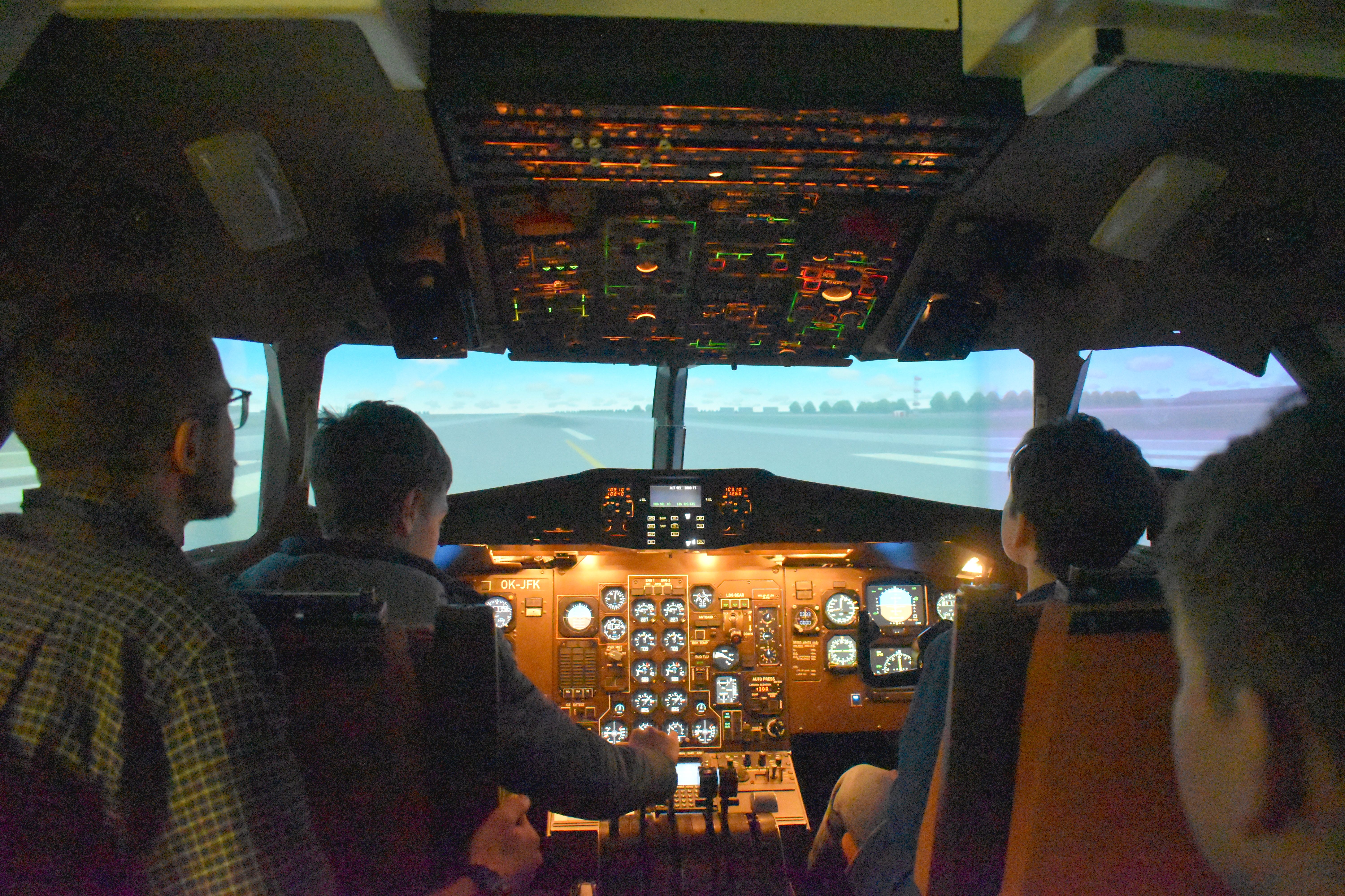 Dětská posádka v simulátoru ATR