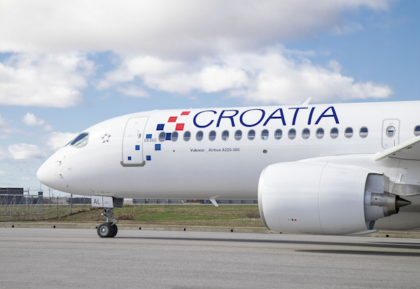 Croatia Airlines řeší vážný incident ve Splitu: Airbus A220 při přerušeném vzletu vyjel z dráhy
