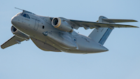 Čeští piloti a technici dokončili výcvik na Embraer C-390. První letoun dorazí do Kbel na přelomu června a července