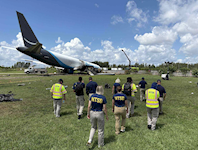 Posádka Boeingu 767 v Miami se po dosednutí pokusila o go-around. Manévr po několika sekundách přerušila, ukazuje dosavadní vyšetřování NTSB