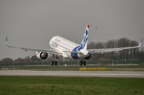 První lety nového Boeingu a Airbusu výrobci naplánovali na stejný den