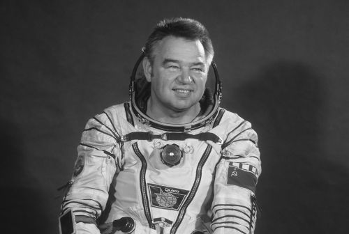Navždy odletěl Georgij Grečko, Remkův kolega ze Sojuzu 28