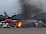 Při odbavování 777 American Airlines v Hongkongu shořel nakladač