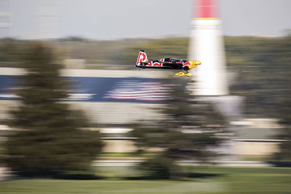 Mistrem světa Red Bull Air Race 2017 je Muroja, Šonka nakonec druhý