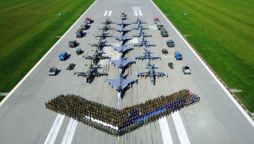 Podívejte se na hromadné foto techniky a příslušníků čáslavské 21. zTL