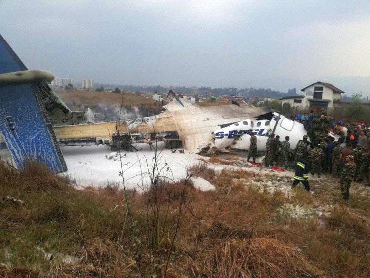 Okolnosti nehody Dash 8 v Káthmándú jsou stále nejasné, obětí je již 51