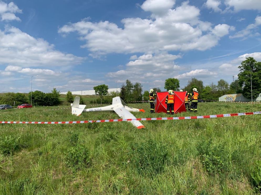 Pilot nepřežil nehodu kluzáku v Hranicích na Moravě