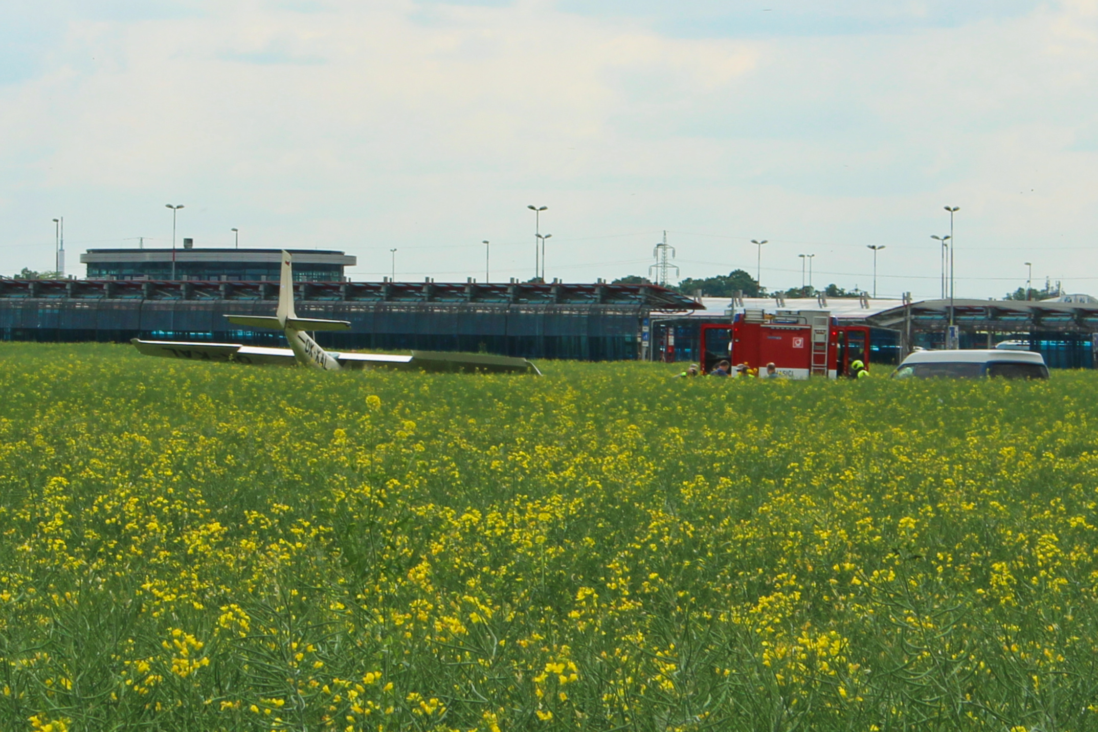 V Letňanech havarovala krátce po vzletu Cessna 152, pilot se zranil