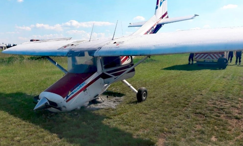 Pilot se zranil při nehodě Cessny v Letňanech