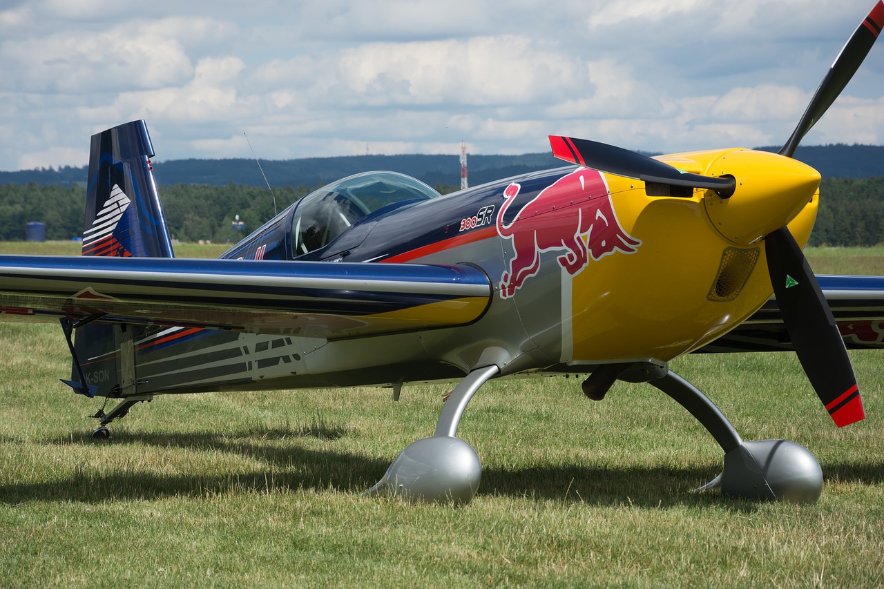 Nebe nad Kazaní ovládnou o víkendu závodní speciály Red Bull Air Race