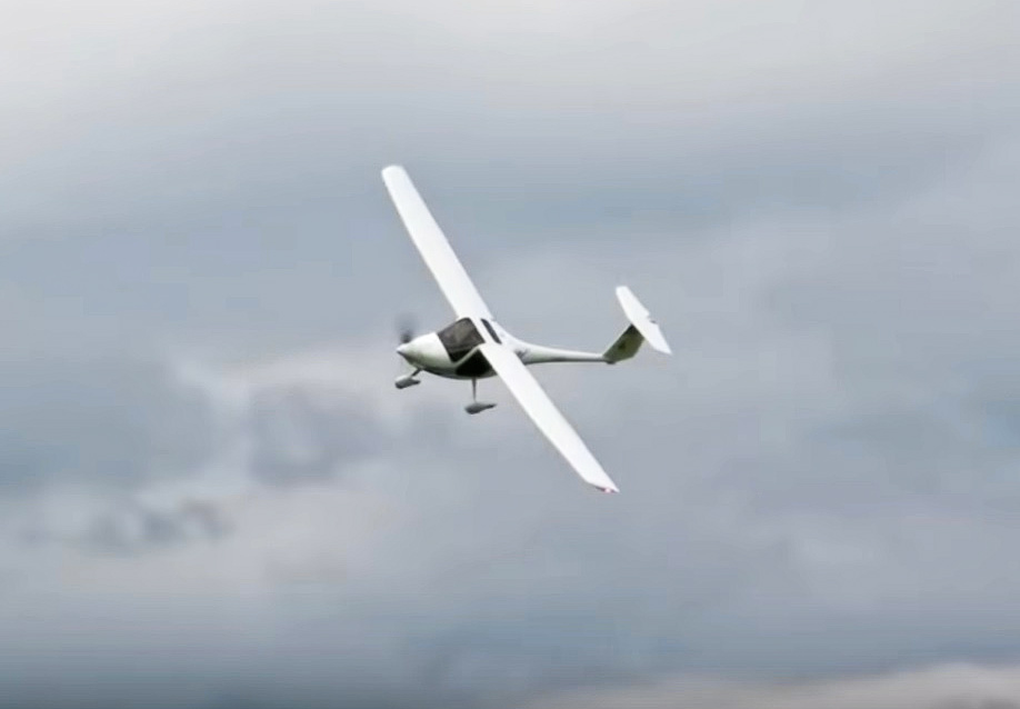 Pád Pipistrelu v Norsku se vyšetřuje, na „e-letadla“ však vrhá stín