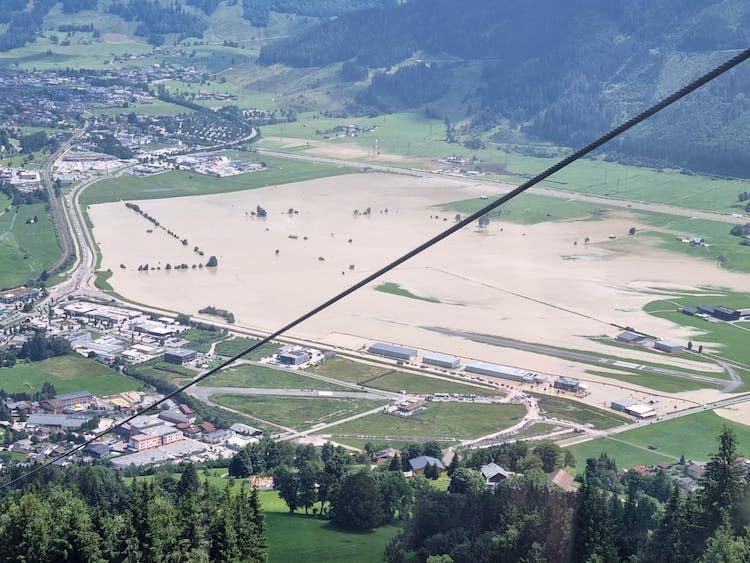 Letiště Zell am See je kvůli povodním uzavřeno, uvádí NOTAM