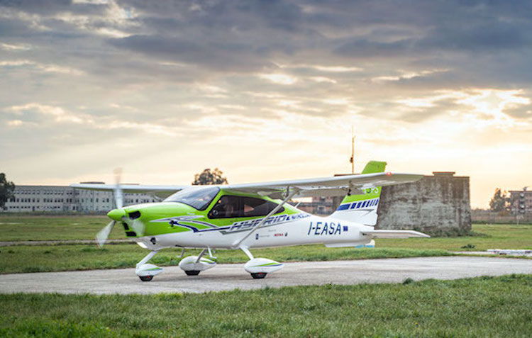 Poprvé vzlétl projekt hybridního letounu Tecnam P2010 H3PS