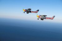 Red Bull chystá další kaskadérský kousek, výměnu pilotů ve vzduchu
