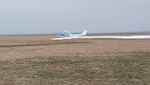 Cessna 172RG včera přistála nouzově do pěny na letišti ve Slaném