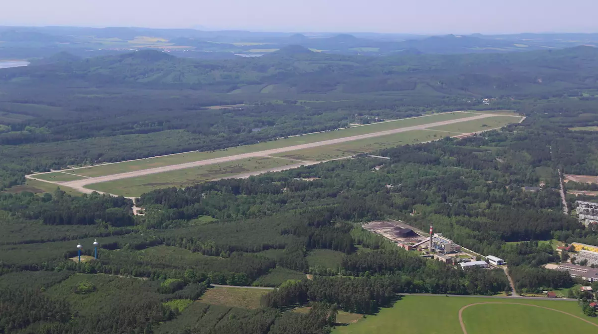 Armády usiluje o návrat na bývalé vojenské letiště Hradčany