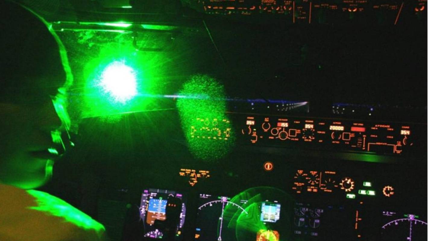 Vědci z Brna vyvíjejí systém detekce laserových útočníků