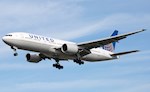 Boeing 777 aerolinky United krátce po vzletu náhle prudce sklesal jen stovky metrů nad oceán