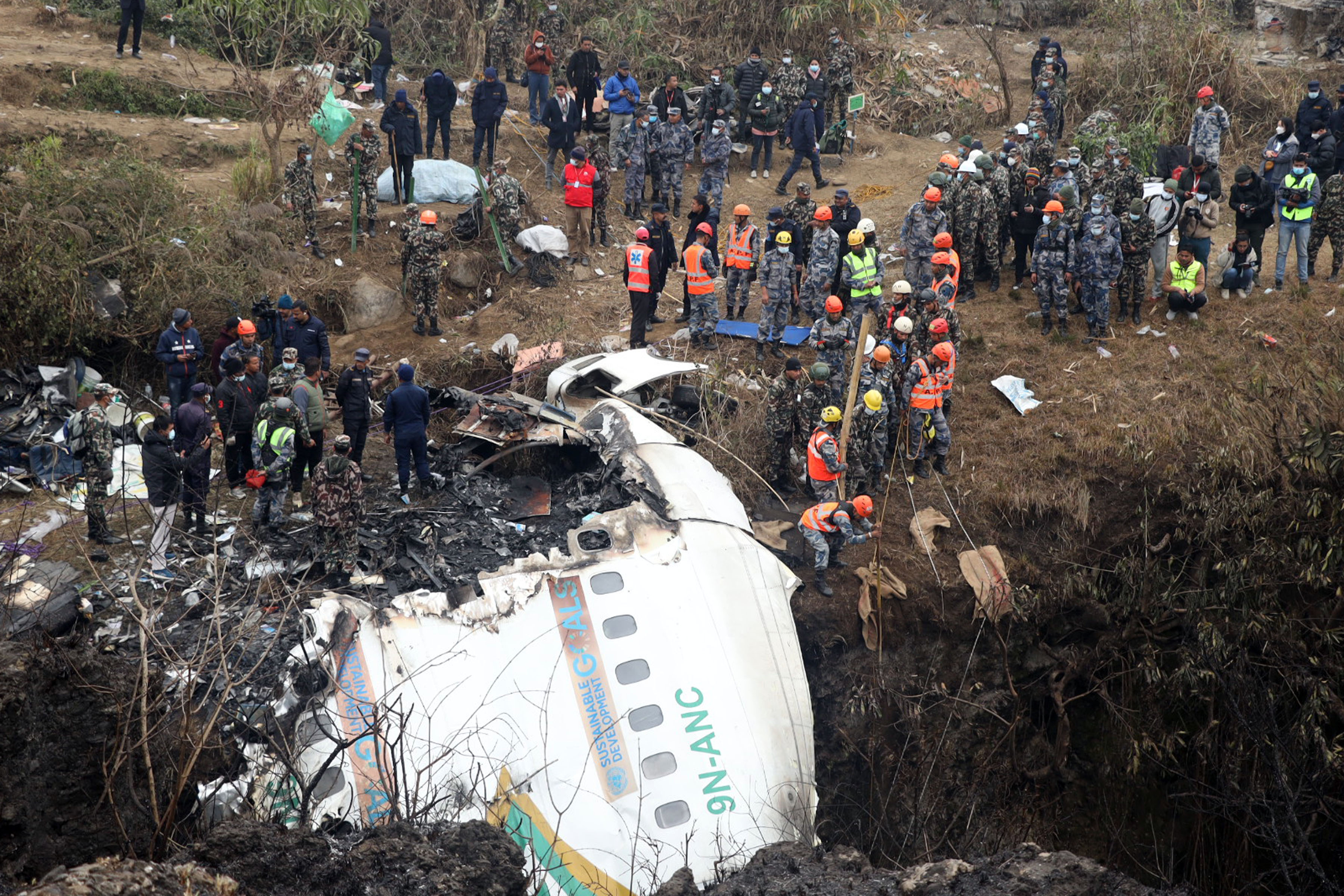 Nehodu ATR v Nepálu nejspíš zavinila záměna ovládání pák klapek a vrtule