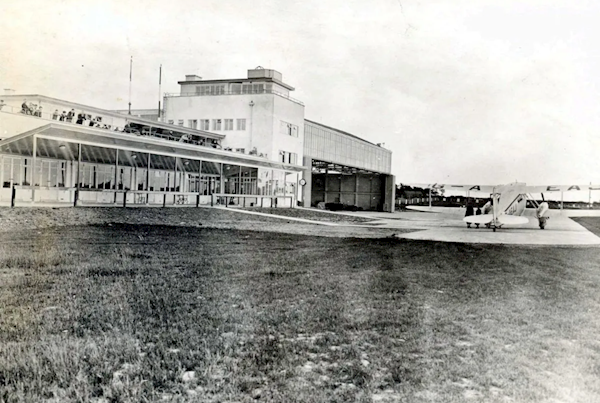 Letiště v Manchesteru otevřelo před 85 lety