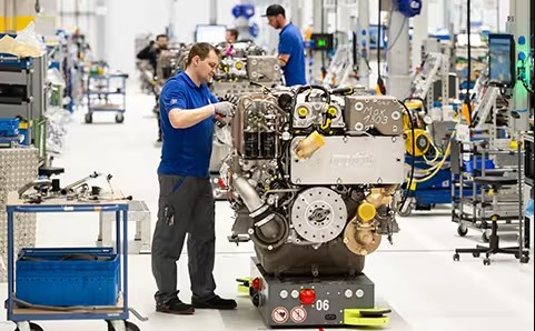 Rolls-Royce otevĹ™el novou tovĂˇrnu na motory
