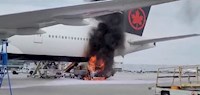 V Montrealu hořel Boeing 777