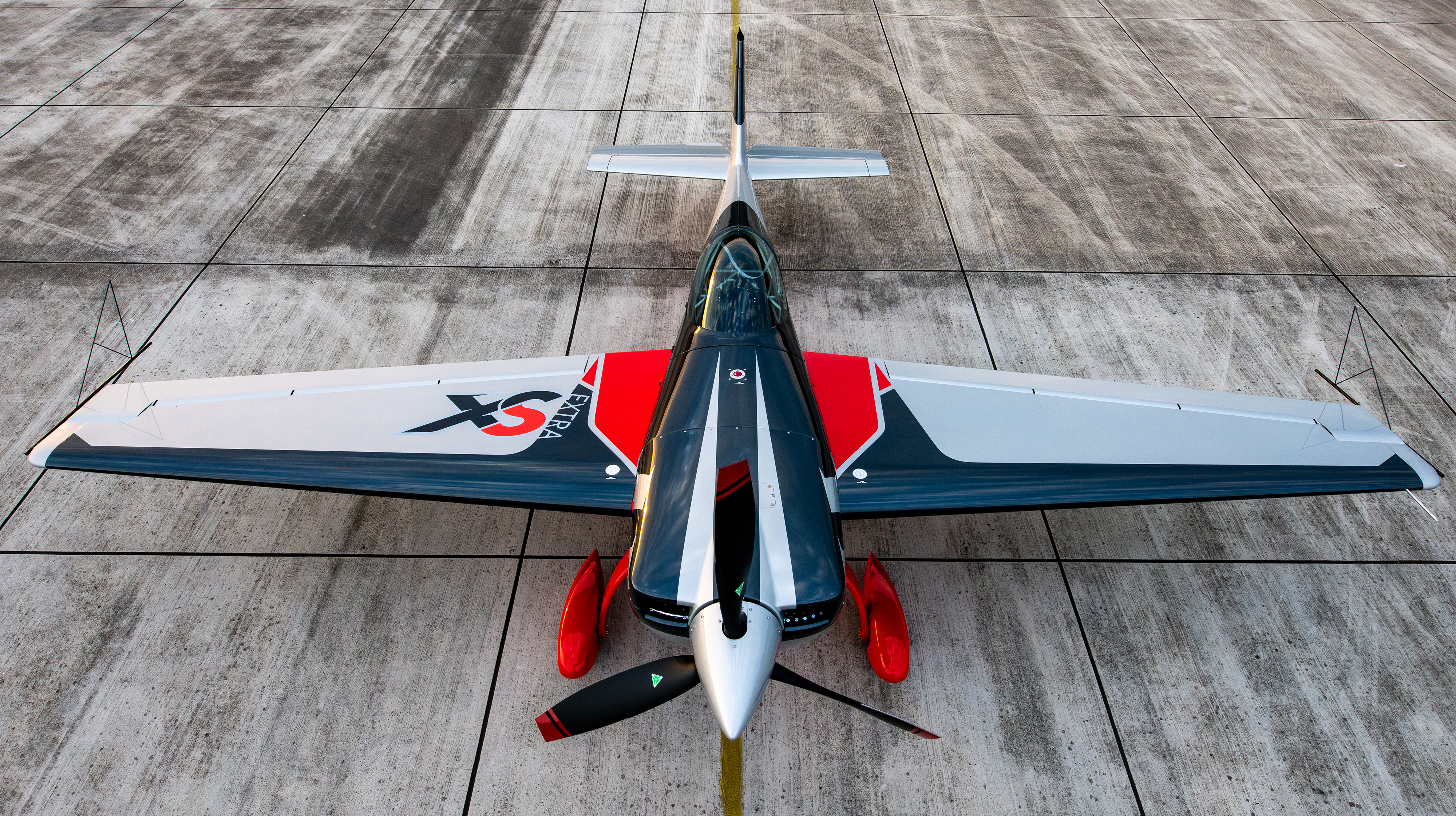 Extra Aircraft představila nový akrobatický letoun 330SX