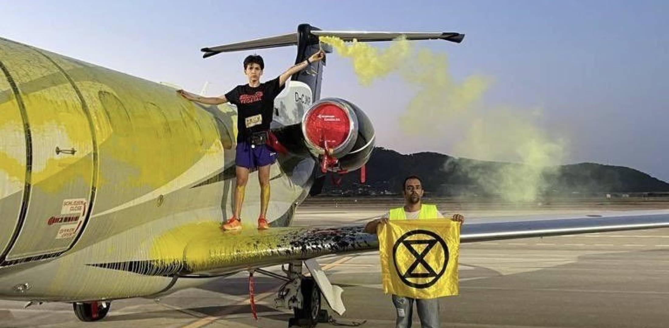 Španělští eko-aktivisté poničili na Ibize business jet