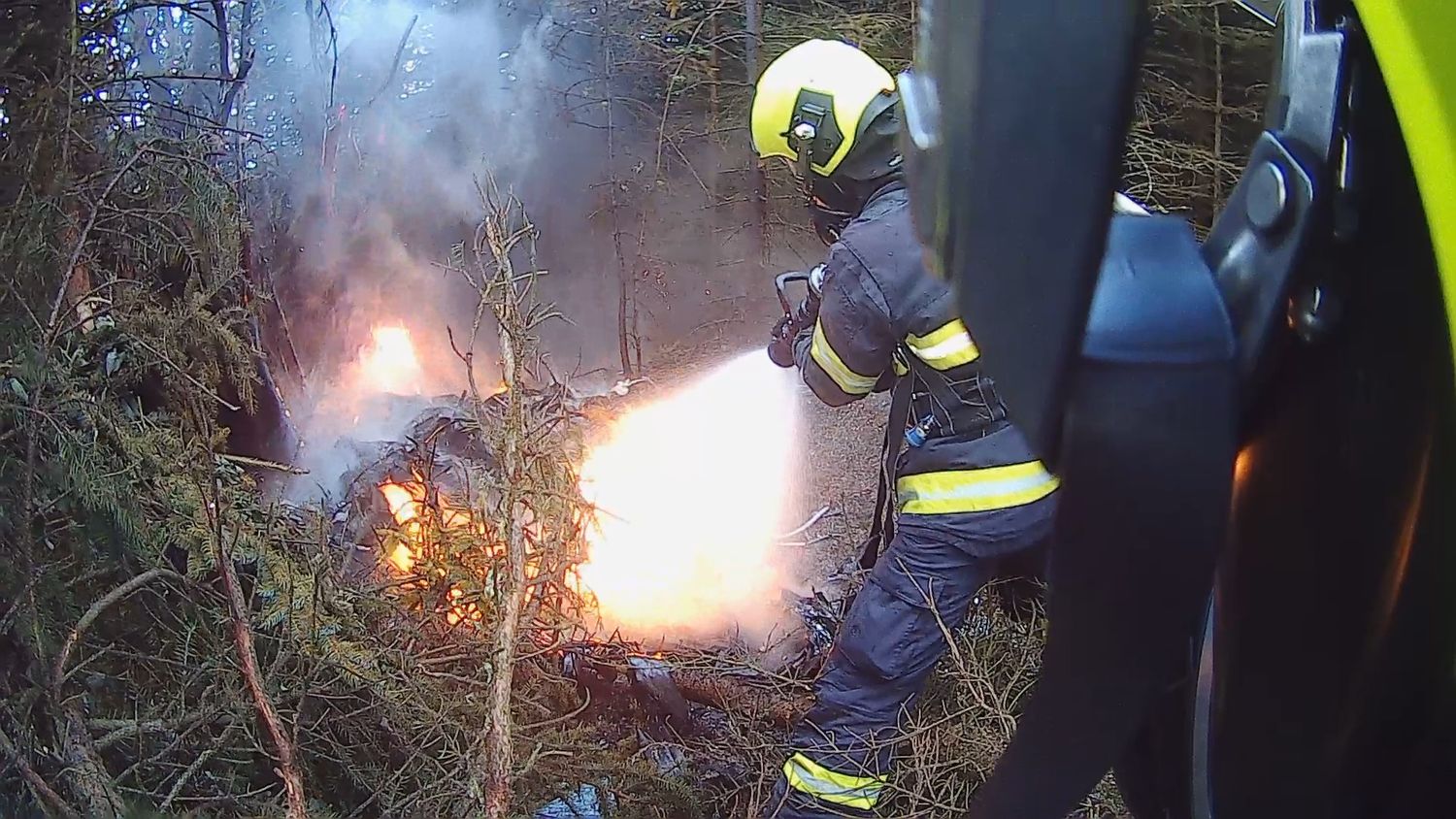 Hasiči byli na místě prakticky okamžitě, letadlo ale nezachránili