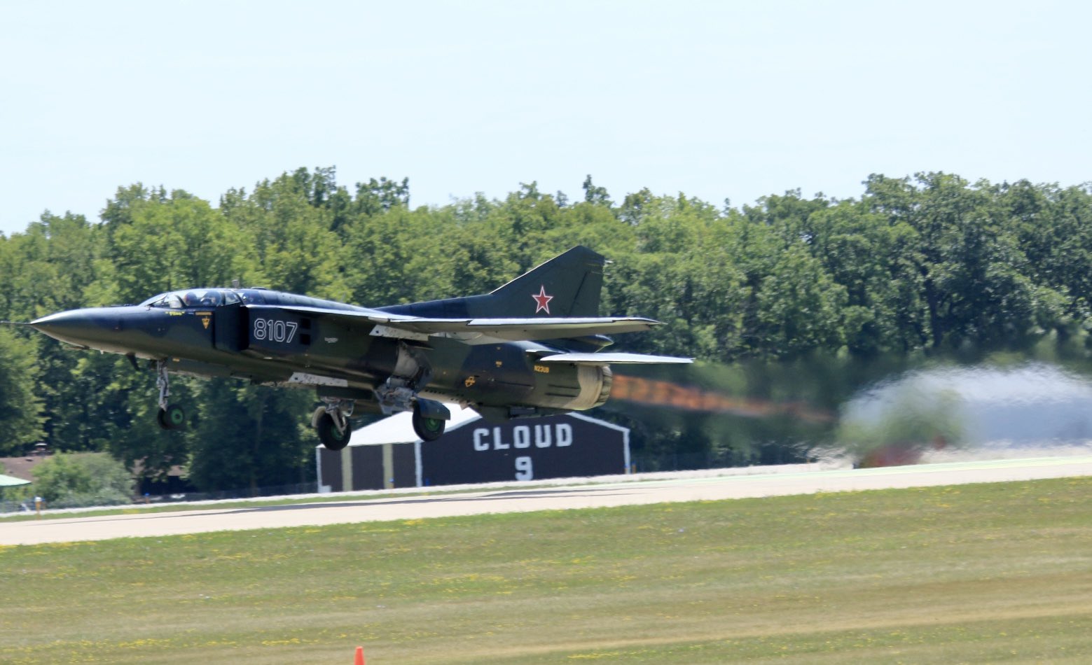 MiG-23 v soukromém vlastnictví na AirVenture Oskhosh 2023