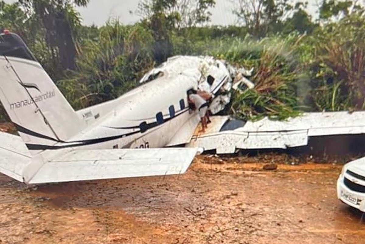 Předek letounu byl téměř kompletně zdemolován