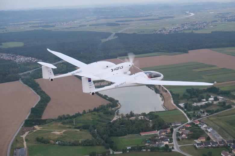 Testovací letoun H2FLY nad Slovinskem