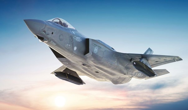 VlĂˇda schvĂˇlila nĂˇkup letounĹŻ F-35 za rekordnĂ­ch 150 miliard